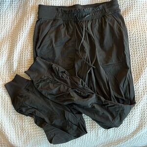 Beyond the studio high-rise jogger